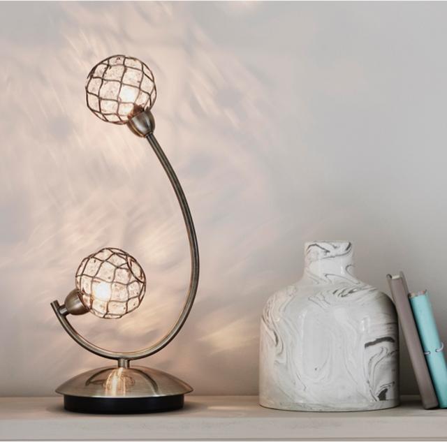 Bedroom shelf decorating ideas – table lamp